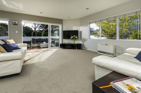 Photo of property in 6a Handley Avenue, Narrow Neck, Auckland, 0624
