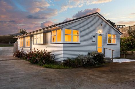 Photo of property in 51 Kapiti Crescent, Titahi Bay, Porirua, 5022