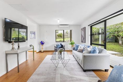 Photo of property in 1/10 Remus Place, Totara Vale, Auckland, 0629