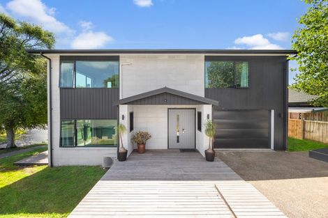 Photo of property in 2 Sunvista Avenue, Oteha, Auckland, 0632