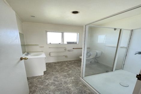 Photo of property in 1 Graham Collins Drive, Windsor Park, Auckland, 0632