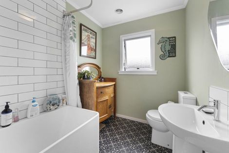 Photo of property in 9 Gavin Road, Raumati Beach, Paraparaumu, 5032