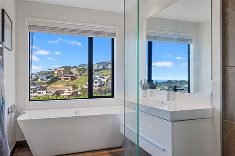 Photo of property in 17 Drayton Drive, Mount Pleasant, Christchurch, 8081