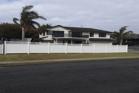 Photo of property in 71 Pacific Parade, Army Bay, Whangaparaoa, 0930