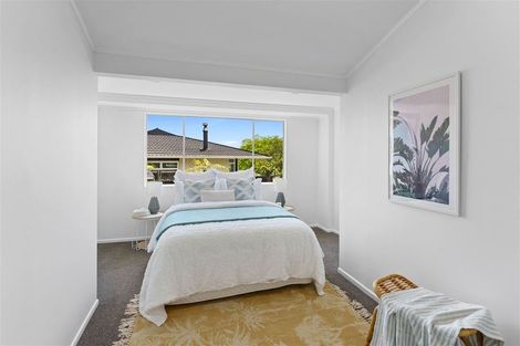 Photo of property in 15 Ruru Street, Waikanae, 5036