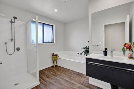 Photo of property in 10 Mercade Close, Stratford, 4332