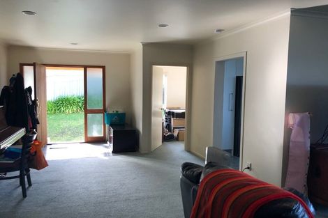 Photo of property in 4 Portal Place, Murrays Bay, Auckland, 0630