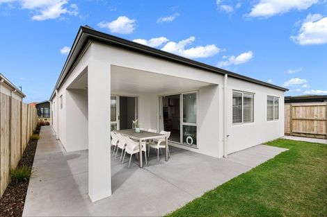 Photo of property in 10 Awatira Drive, Papamoa Beach, Papamoa, 3118