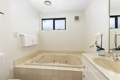 Photo of property in 2 Erskine Close, Island Bay, Wellington, 6023