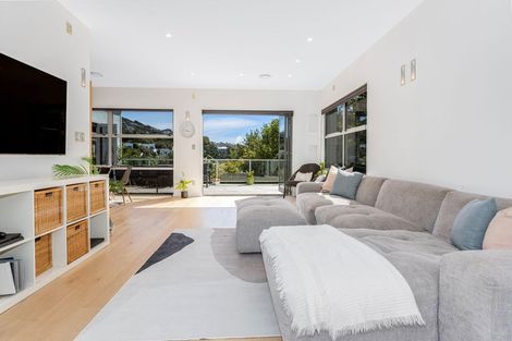 Photo of property in 302 Paremata Road, Whitby, Porirua, 5381