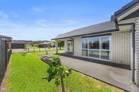 Photo of property in 8a Maple Lane, Huapai, Kumeu, 0810