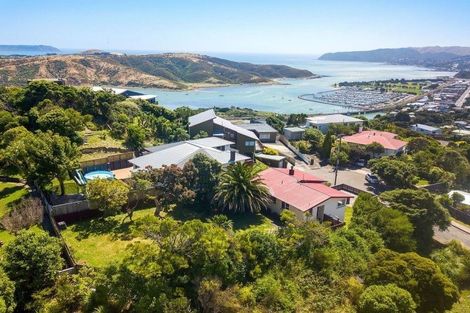 Photo of property in 2 Karoro Place, Paremata, Porirua, 5024