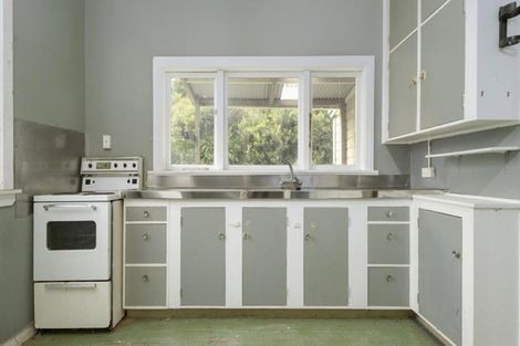 Photo of property in 190 Newlands Road, Newlands, Wellington, 6037