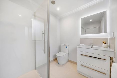 Photo of property in 100 Greenhithe Road, Greenhithe, Auckland, 0632