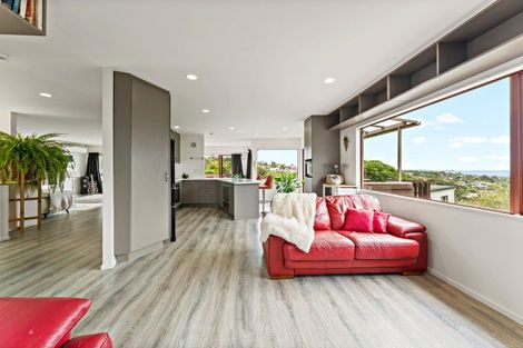 Photo of property in 70 Kate Sheppard Avenue, Torbay, Auckland, 0630