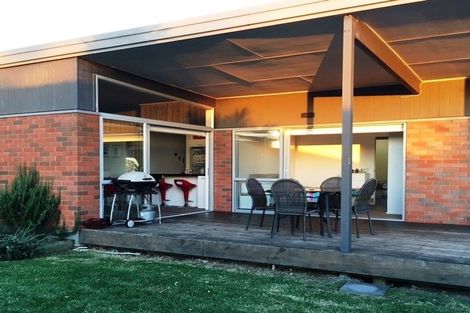 Photo of property in 32 Norcross Avenue, Henderson, Auckland, 0612