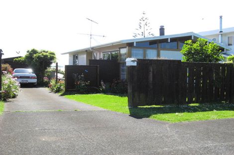 Photo of property in 79 Kiwi Esplanade, Mangere Bridge, Auckland, 2022
