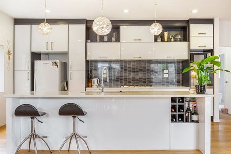 Photo of property in 21 Tawa Place, Orewa, 0931