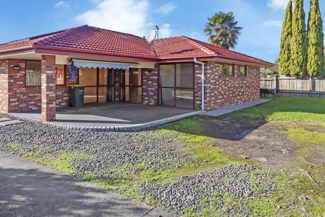 Photo of property in 593 Great South Road, Rosehill, Papakura, 2113