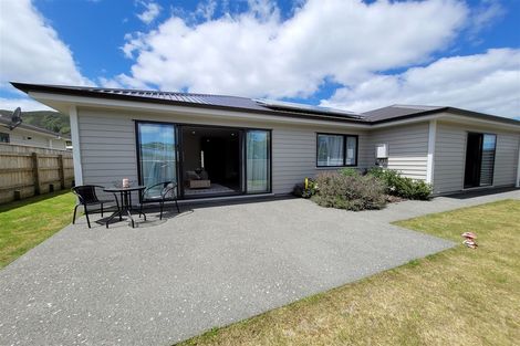 Photo of property in 9 Henrietta Maxwell Grove, Wainuiomata, Lower Hutt, 5014