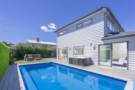 Photo of property in 15a St Michaels Avenue, Point Chevalier, Auckland, 1022