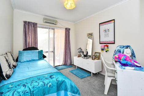 Photo of property in 23 Seaward Place, Wattle Downs, Auckland, 2103