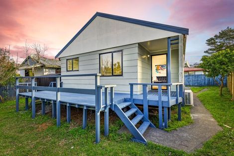 Photo of property in 2/12 Cameron Place, Ranui, Auckland, 0612