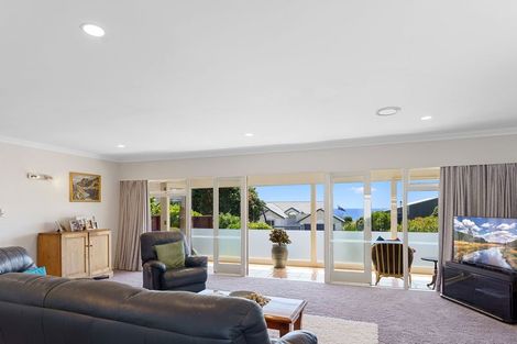 Photo of property in 16 Ara Kuaka, Waikanae Beach, Waikanae, 5036