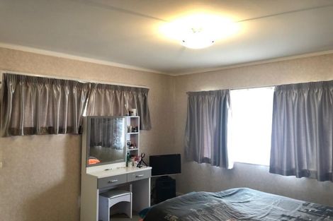 Photo of property in 16 Headcorn Place, Botany Downs, Auckland, 2010