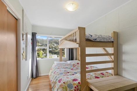 Photo of property in 17 Woodhouse Avenue, Karori, Wellington, 6012