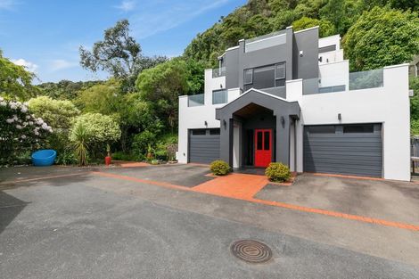 Photo of property in 203 Muritai Road, Eastbourne, Lower Hutt, 5013