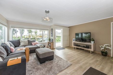 Photo of property in 2/42 Beach Road, Castor Bay, Auckland, 0620