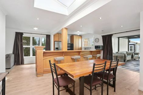 Photo of property in 15 Kingdale Road, Henderson, Auckland, 0610