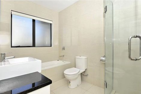 Photo of property in 83 Lake Panorama Drive, Henderson Valley, Auckland, 0612