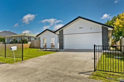 Photo of property in 352 Main Road, Huapai, Kumeu, 0810