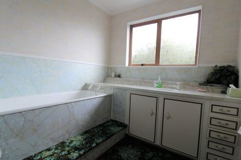 Photo of property in 11 Douglas Street, Winton, 9720