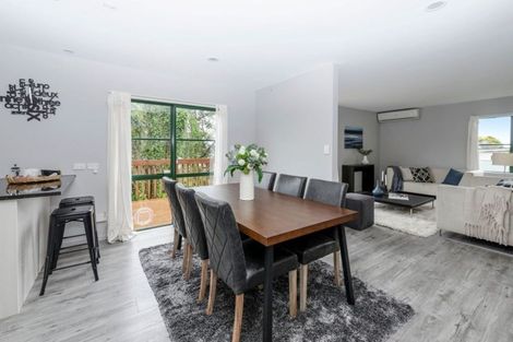 Photo of property in 5a Awaroa Road, Sunnyvale, Auckland, 0612