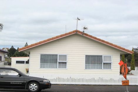 Photo of property in 2/353 Saint Aubyn, Moturoa, New Plymouth, 4310