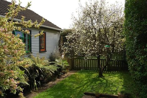 Photo of property in 12a Edinburgh Terrace, Berhampore, Wellington, 6023