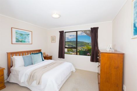Photo of property in 8a Chapman Street, Newlands, Wellington, 6037