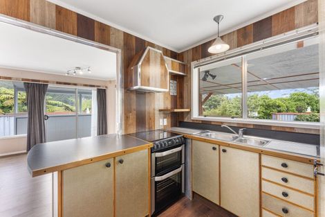 Photo of property in 2 Summit Road, Fairfield, Lower Hutt, 5011