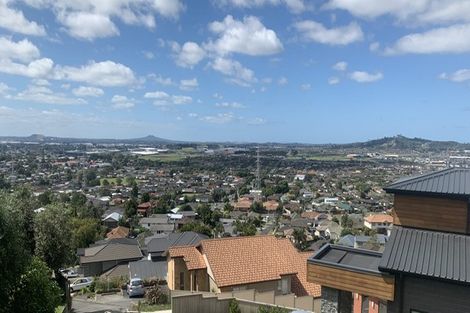 Photo of property in 11 Bartells Drive, Goodwood Heights, Auckland, 2105