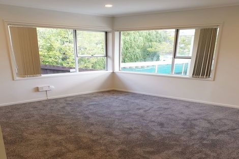 Photo of property in 8 Tawavale Crescent, Totara Vale, Auckland, 0629