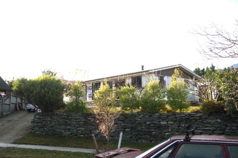 Photo of property in 7 Larch Court, Kelvin Heights, Queenstown, 9300