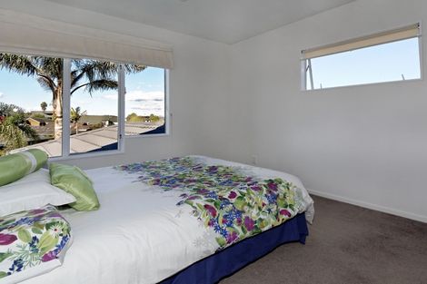 Photo of property in 14 Sailfish Drive, West Harbour, Auckland, 0618