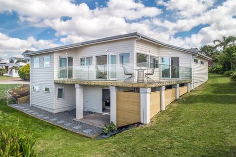 Photo of property in 28a Luckens Road, West Harbour, Auckland, 0618