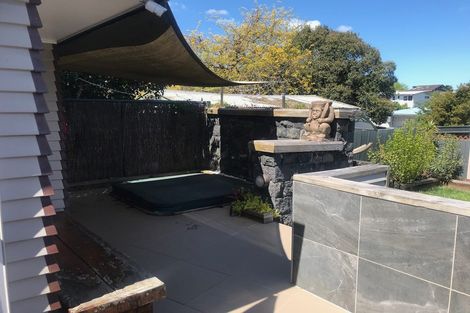 Photo of property in 6 Beazley Place, Glendene, Auckland, 0602