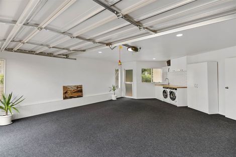 Photo of property in 11 Tyrico Close, Unsworth Heights, Auckland, 0632