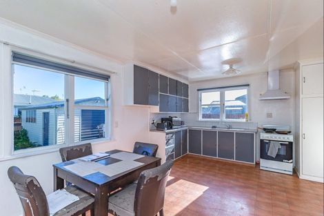 Photo of property in 2 Collingwood Street, Levin, 5510