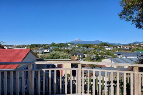 Photo of property in 132 Pioneer Road, Moturoa, New Plymouth, 4310